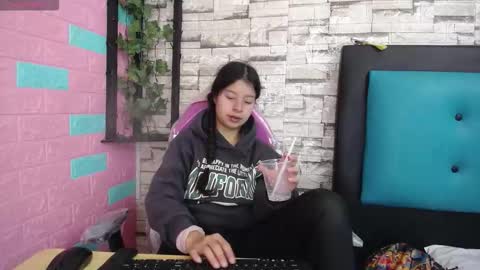 Snapshot of maily_can chatting on 11.24.25 MAILY CAN online show from 11.24.25