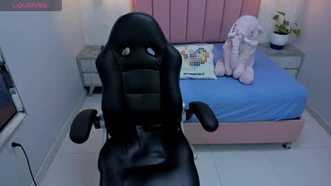 Snapshot of mailylove1 chatting on 02.11.25  M A I L Y  online show from 02.11.25