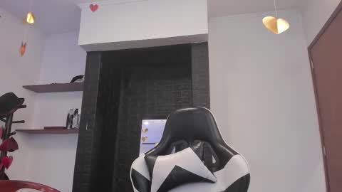 Carolina Barrantes Munera online show from 02.17.25