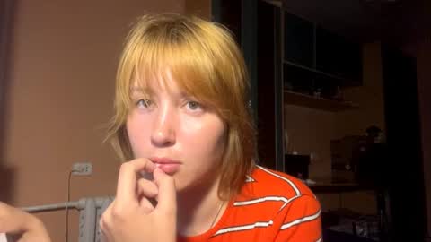 Snapshot of maisawin chatting on 06.21.26 Evie online show from 06.21.26