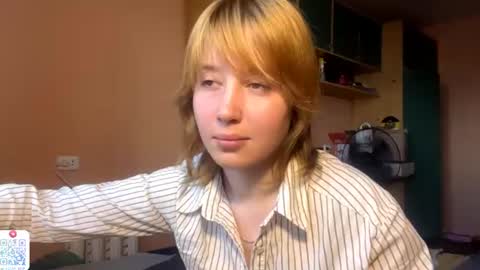 Snapshot of maisawin chatting on 06.27.26 Evie online show from 06.27.26