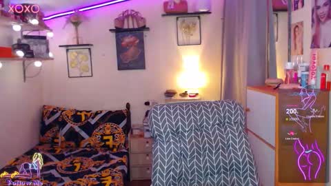 Snapshot of majestic_bella chatting on 11.18.25 Bella online show from 11.18.25