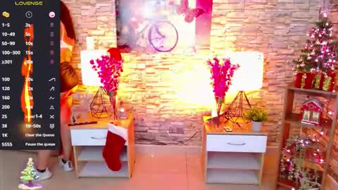 Snapshot of makarena_medina chatting on 12.03.25 Makarena online show from 12.03.25