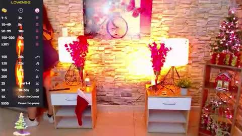 Snapshot of makarena_medina chatting on 12.04.25 Makarena online show from 12.04.25