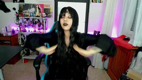 Snapshot of makii_33 chatting on 10.12.25 ...  ... online show from 10.12.25