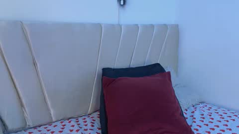 Snapshot of makii__ chatting on 12.05.25 Maki online show from 12.05.25