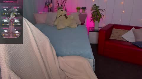 Snapshot of makima_lee chatting on 12.08.24 Makima online show from 12.08.24