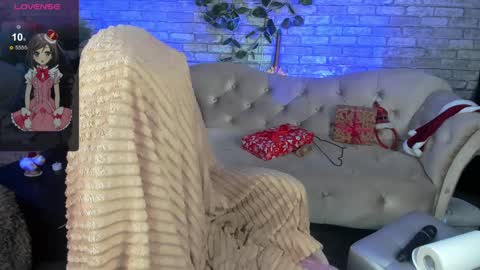 Snapshot of makima_lee chatting on 12.22.24 Makima online show from 12.22.24