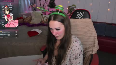 Snapshot of makima_lee chatting on 12.25.24 Makima online show from 12.25.24