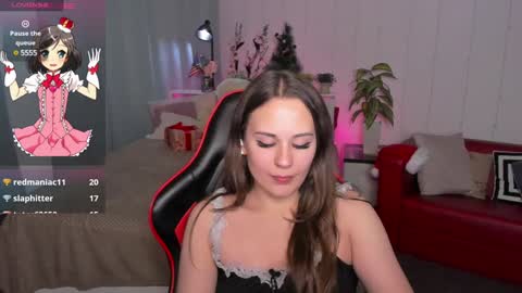 Snapshot of makima_lee chatting on 12.26.24 Makima online show from 12.26.24