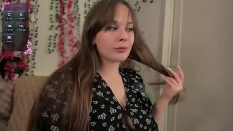 Snapshot of makima_lee chatting on 10.16.25 Makima online show from 10.16.25