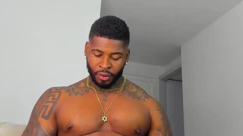 Snapshot of makonneen chatting on 10.24.25 Makonnen online show from 10.24.25