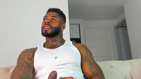 Snapshot of makonneen chatting on 10.29.25 Makonnen online show from 10.29.25