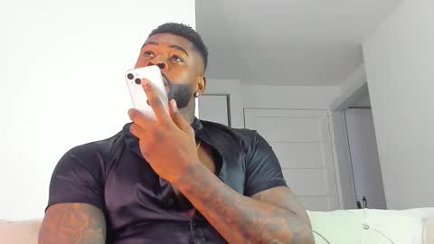 Snapshot of makonneen chatting on 11.03.25 Makonnen online show from 11.03.25