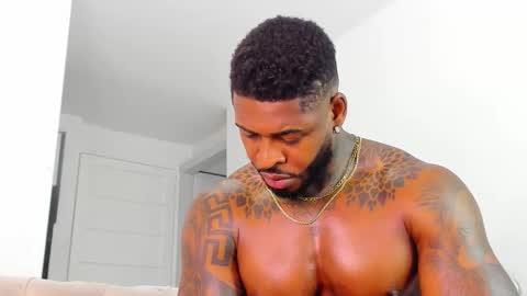 Snapshot of makonneen chatting on 11.25.25 Makonnen online show from 11.25.25