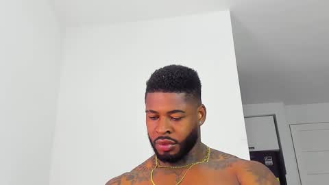 Snapshot of makonneen chatting on 11.27.25 Makonnen online show from 11.27.25