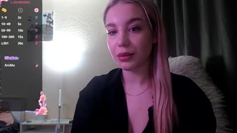 Snapshot of maksisisia chatting on 10.22.25 maksisisia online show from 10.22.25