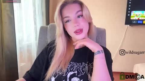 Snapshot of maksisisia chatting on 12.15.25 maksisisia online show from 12.15.25