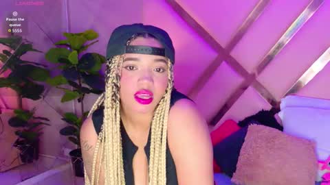 Snapshot of malaikabrown chatting on 01.11.26 online show from 01.11.26