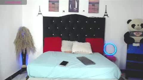 Snapshot of maleja_22_ chatting on 11.27.25 Maleja online show from 11.27.25