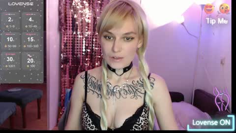 Snapshot of mali_sia chatting on 12.22.24 Mischelle online show from 12.22.24