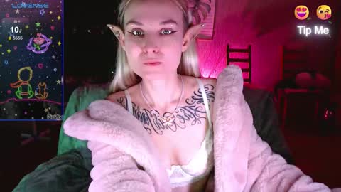 Snapshot of mali_sia chatting on 10.12.25 Mischelle online show from 10.12.25