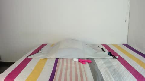 instagram  nueela   online show from 11.01.25