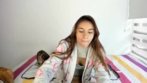 instagram  nueela   online show from 11.09.25