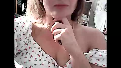 Snapshot of malva0000 chatting on 10.27.25 malva0000 online show from 10.27.25