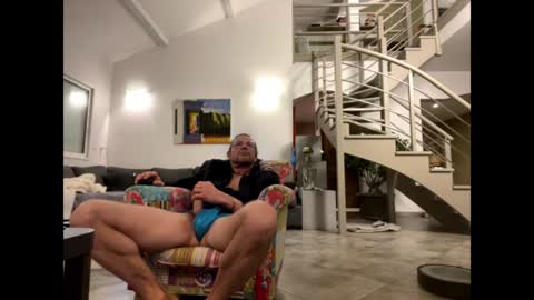 Snapshot of man38110 chatting on 01.09.25 man38110 online show from 01.09.25