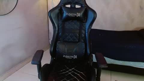 man_san11 online show from 10.15.25