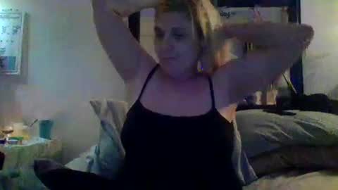 Snapshot of mandilube39 chatting on 02.14.25 mindy22 online show from 02.14.25