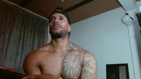 Snapshot of manolofitt chatting on 10.04.25 Manolo online show from 10.04.25