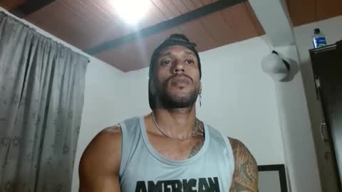 Snapshot of manolofitt chatting on 10.19.25 Manolo online show from 10.19.25