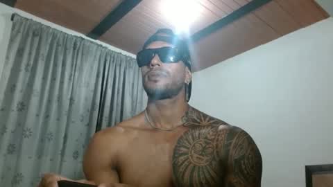 Snapshot of manolofitt chatting on 10.19.25 Manolo online show from 10.19.25