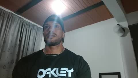 Snapshot of manolofitt chatting on 10.20.25 Manolo online show from 10.20.25