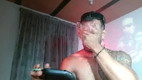 Snapshot of manolofitt chatting on 10.28.25 Manolo online show from 10.28.25