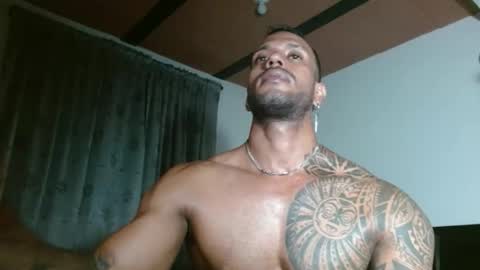 Snapshot of manolofitt chatting on 11.02.25 Manolo online show from 11.02.25