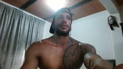 Snapshot of manolofitt chatting on 11.22.25 Manolo online show from 11.22.25