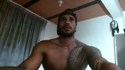 Snapshot of manolofitt chatting on 11.23.25 Manolo online show from 11.23.25