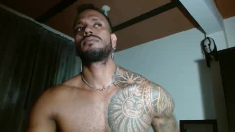 Snapshot of manolofitt chatting on 11.27.25 Manolo online show from 11.27.25