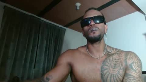 Snapshot of manolofitt chatting on 11.29.25 Manolo online show from 11.29.25