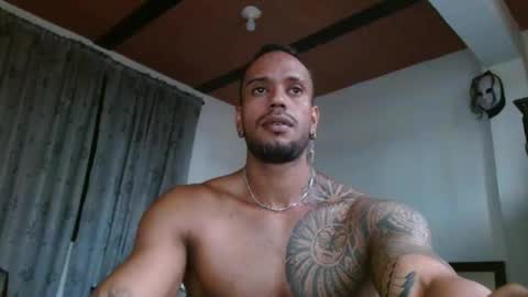 Snapshot of manolofitt chatting on 11.29.25 Manolo online show from 11.29.25