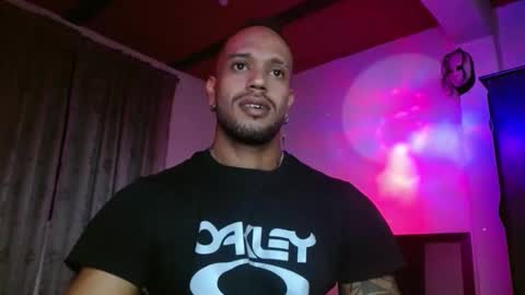 Snapshot of manolofitt chatting on 11.30.25 Manolo online show from 11.30.25