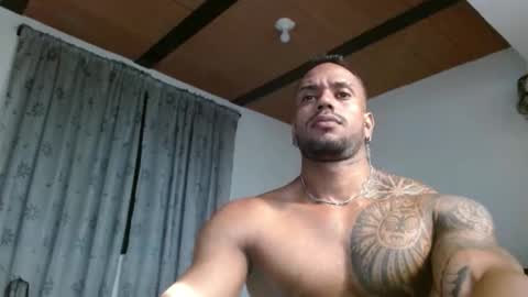 Snapshot of manolofitt chatting on 12.01.25 Manolo online show from 12.01.25