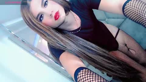 Snapshot of manuela_kingsley chatting on 12.18.24 Manuela Kingsley online show from 12.18.24