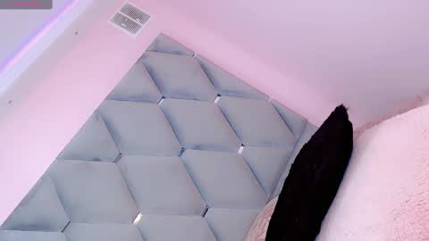 Snapshot of manuela_kingsley chatting on 12.27.24 Manuela Kingsley online show from 12.27.24