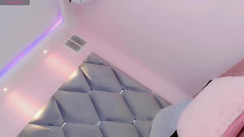 Snapshot of manuela_kingsley chatting on 12.28.24 Manuela Kingsley online show from 12.28.24