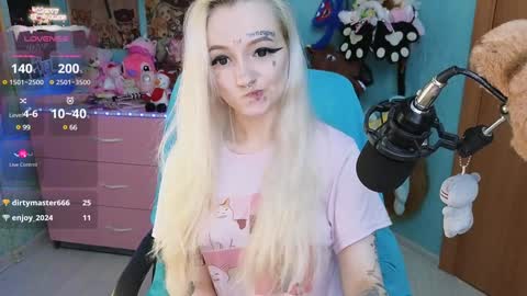 Manuela online show from 12.10.24