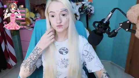 Manuela online show from 03.04.25